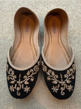 Fuchsia Marina Women's Black Embroidered Ballet Flats